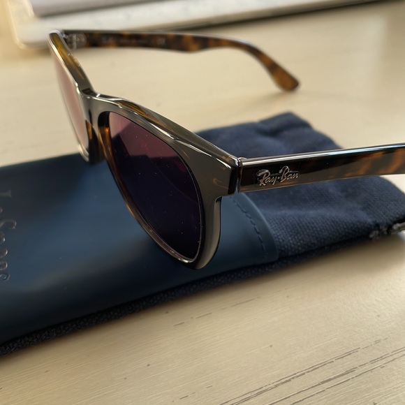 LIKE NEW Rayban unisex sunglasses - Picture 2 of 6